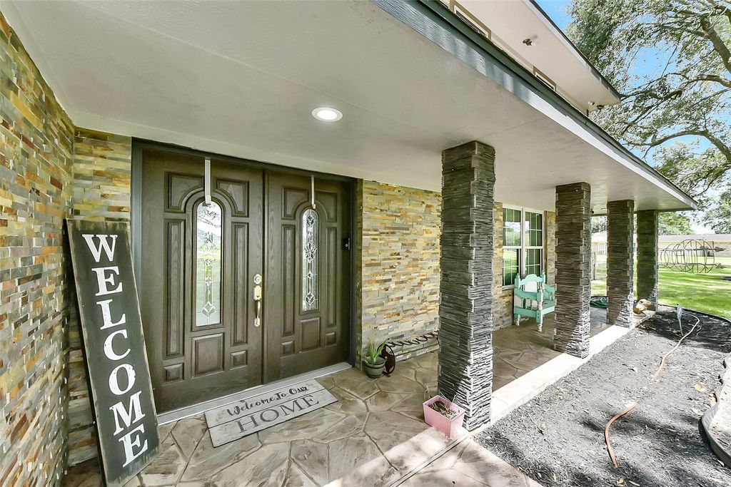 4190 County Road 145, Alvin, TX 77511