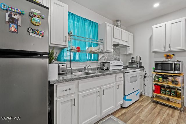 13260 Raven Street, Sylmar, CA 91342