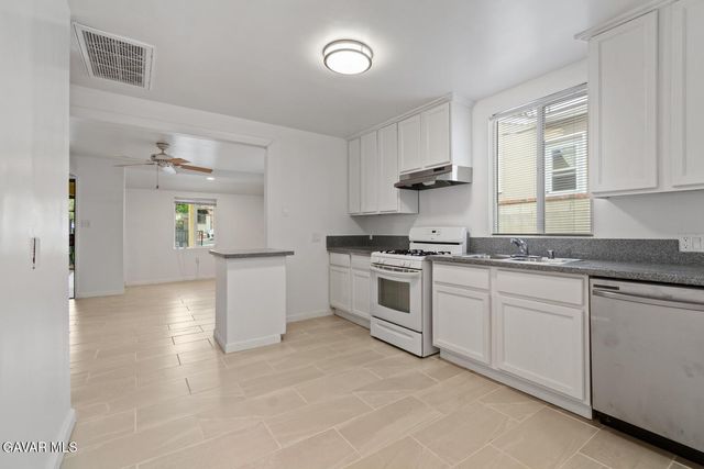 13260 Raven Street, Sylmar, CA 91342