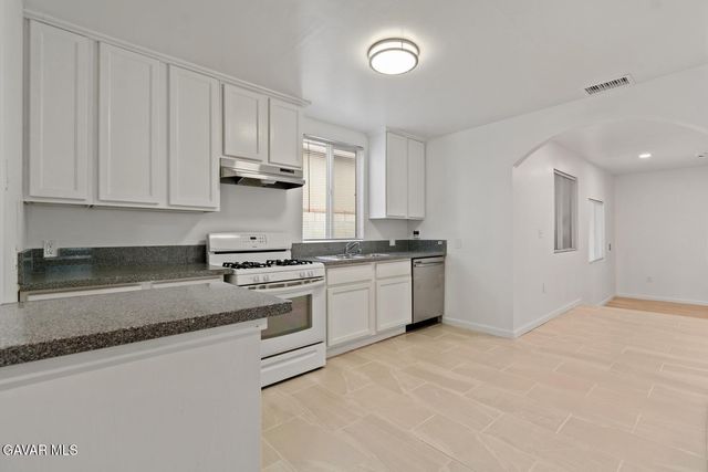 13260 Raven Street, Sylmar, CA 91342