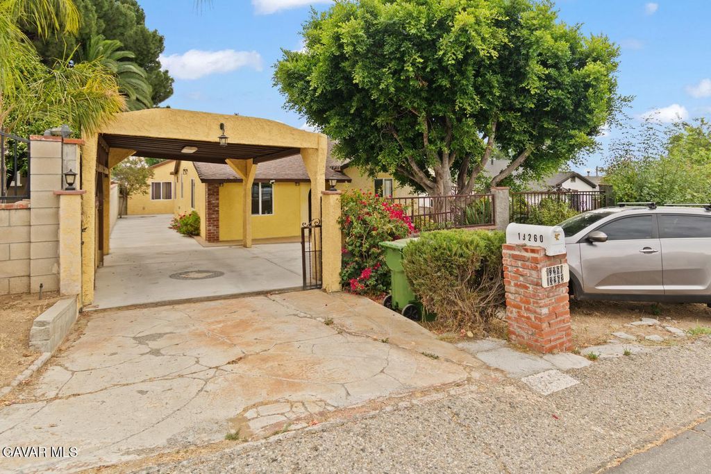 13260 Raven Street, Sylmar, CA 91342