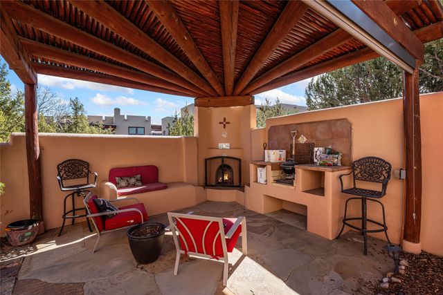 4 Calle Siete Casas, Santa Fe, NM 87507