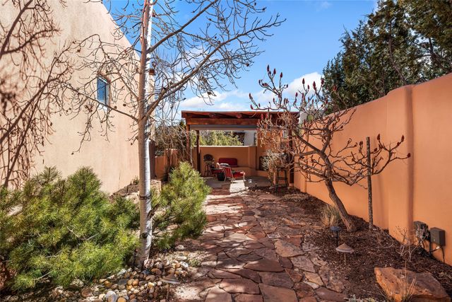 4 Calle Siete Casas, Santa Fe, NM 87507