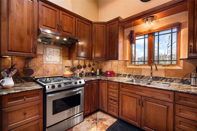 4 Calle Siete Casas, Santa Fe, NM 87507