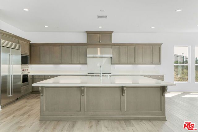 20534 Edgewood Court, Chatsworth (los Angeles), CA 91311