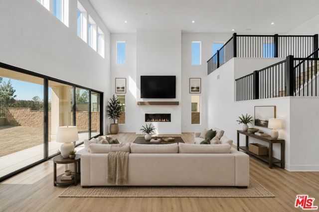 20534 Edgewood Court, Chatsworth (los Angeles), CA 91311