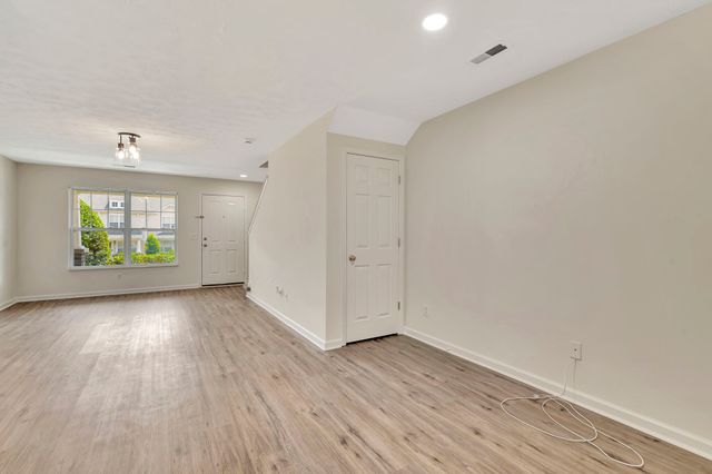 3395 Harpeth Springs Dr, Nashville, TN 37221