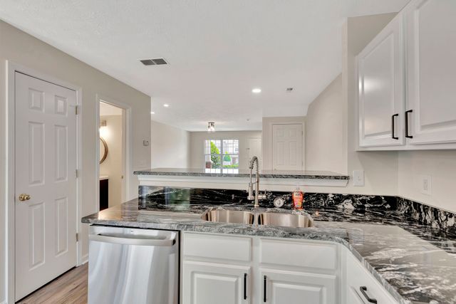3395 Harpeth Springs Dr, Nashville, TN 37221