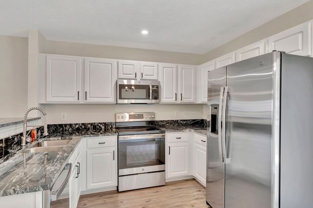 3395 Harpeth Springs Dr, Nashville, TN 37221