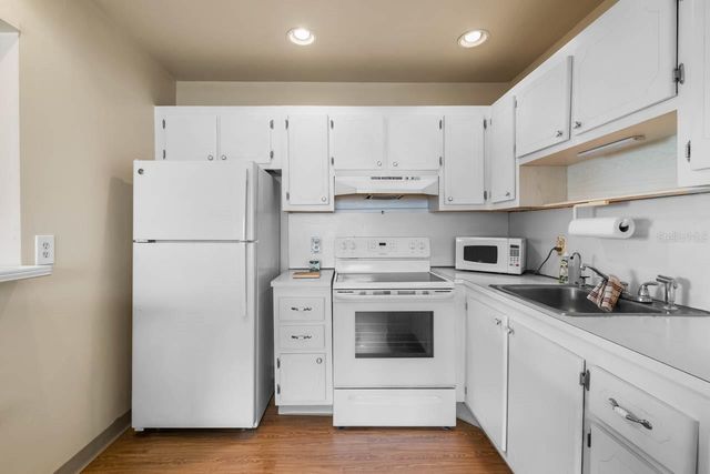 1801 BEDFORD LANE 30, Sun City Center, FL 33573