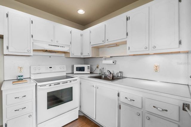 1801 BEDFORD LANE 30, Sun City Center, FL 33573