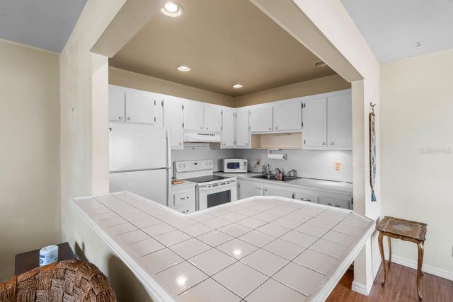 1801 BEDFORD LANE 30, Sun City Center, FL 33573