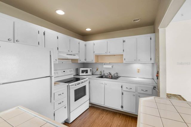 1801 BEDFORD LANE 30, Sun City Center, FL 33573