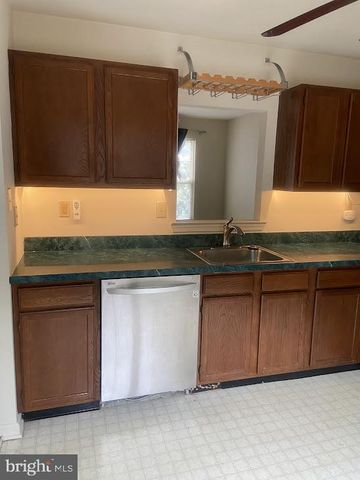 38 MAGNOLIA CT, Bordentown, NJ 08505