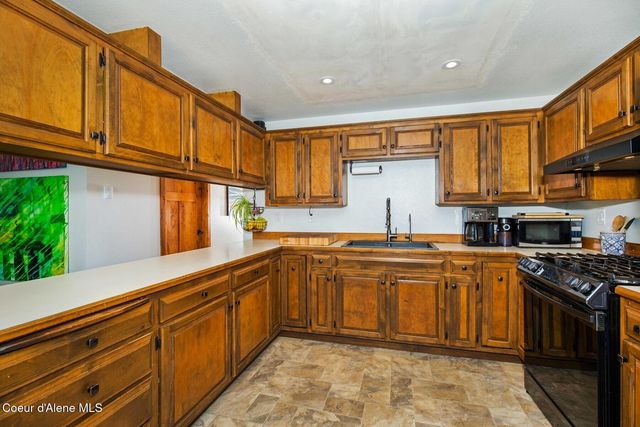 1042 N Wrenco Rd, Sandpoint, ID 83864