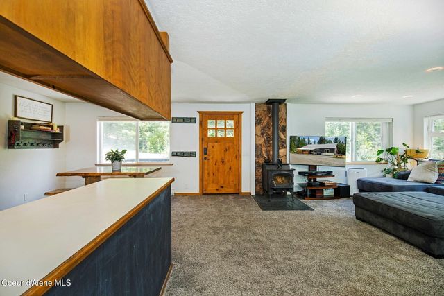 1042 N Wrenco Rd, Sandpoint, ID 83864