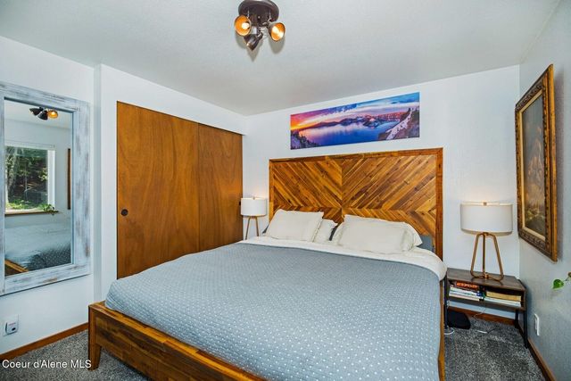 1042 N Wrenco Rd, Sandpoint, ID 83864