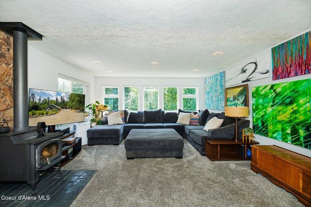 1042 N Wrenco Rd, Sandpoint, ID 83864