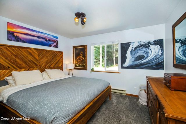 1042 N Wrenco Rd, Sandpoint, ID 83864