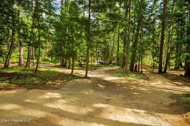 1042 N Wrenco Rd, Sandpoint, ID 83864