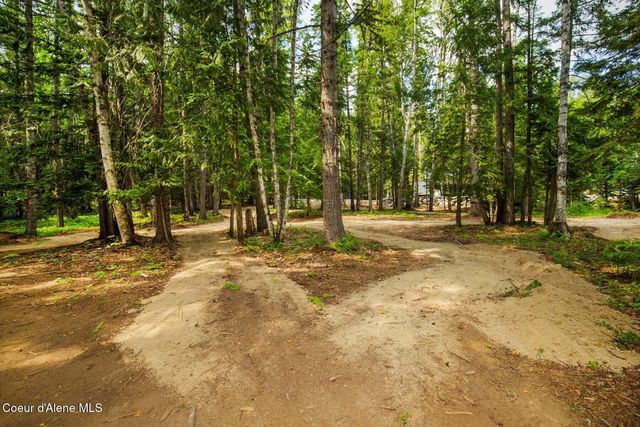 1042 N Wrenco Rd, Sandpoint, ID 83864