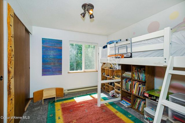 1042 N Wrenco Rd, Sandpoint, ID 83864