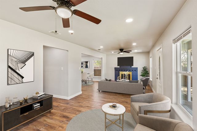 625 N Delaware Street, Irving, TX 75061