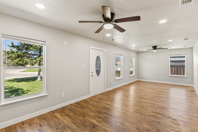 625 N Delaware Street, Irving, TX 75061