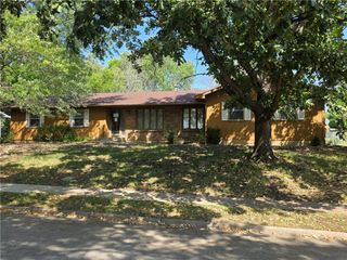 2600 Oxford Road, Lawrence, KS 66049