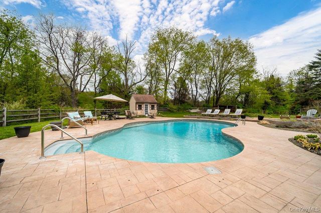9 Mayflower Court, Warwick, NY 10990