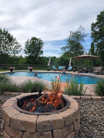 9 Mayflower Court, Warwick, NY 10990