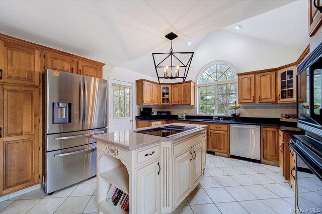 9 Mayflower Court, Warwick, NY 10990