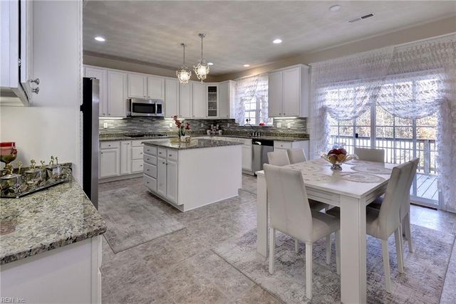 14 Firefly LN, Hampton, VA 23666