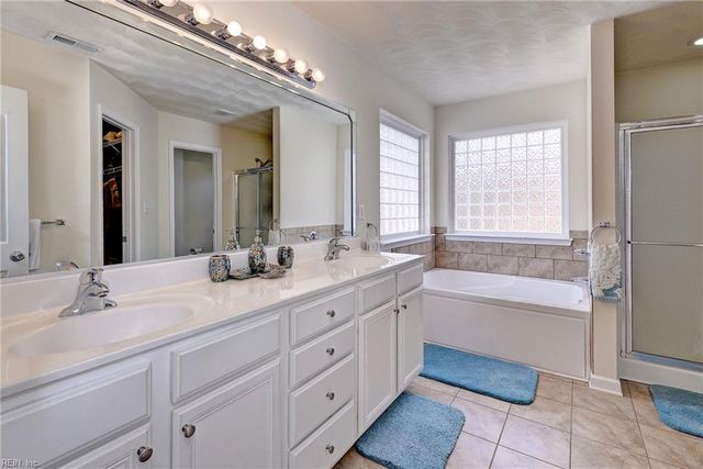 14 Firefly LN, Hampton, VA 23666