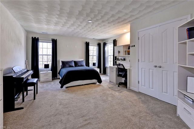 14 Firefly LN, Hampton, VA 23666