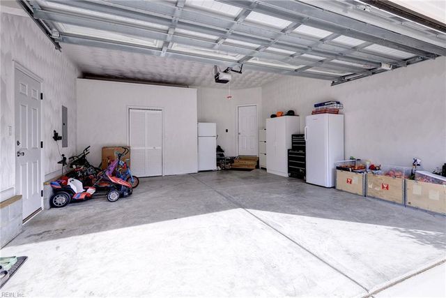 14 Firefly LN, Hampton, VA 23666