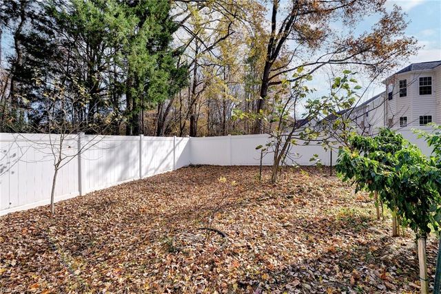 14 Firefly LN, Hampton, VA 23666