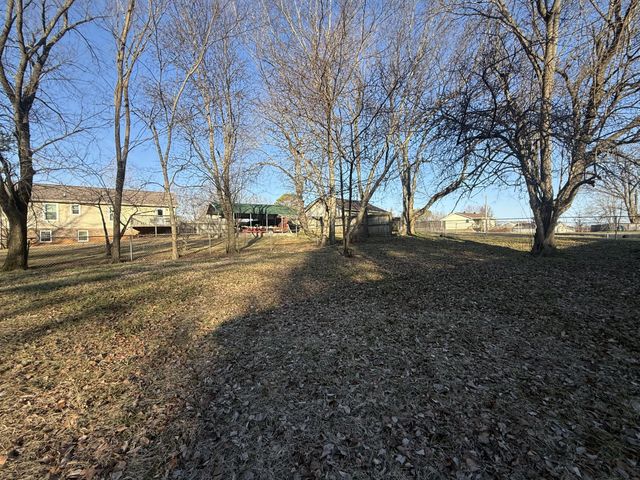 2218 Stokes Rd, Clarksville, TN 37043