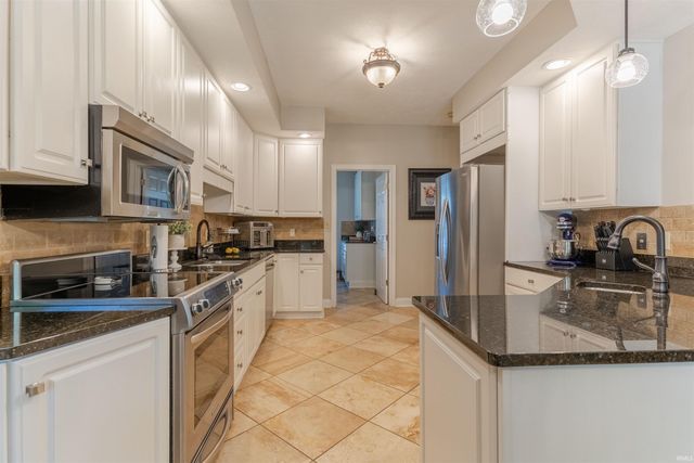 2200 Eaglewood Drive, Newburgh, IN 47630