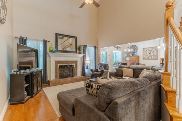 2200 Eaglewood Drive, Newburgh, IN 47630