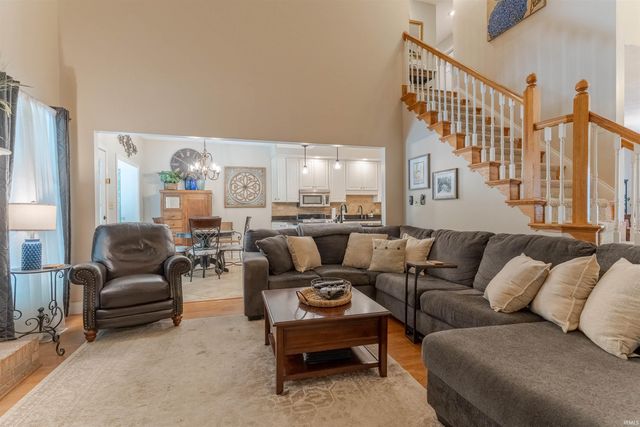 2200 Eaglewood Drive, Newburgh, IN 47630