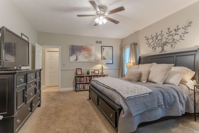 2200 Eaglewood Drive, Newburgh, IN 47630