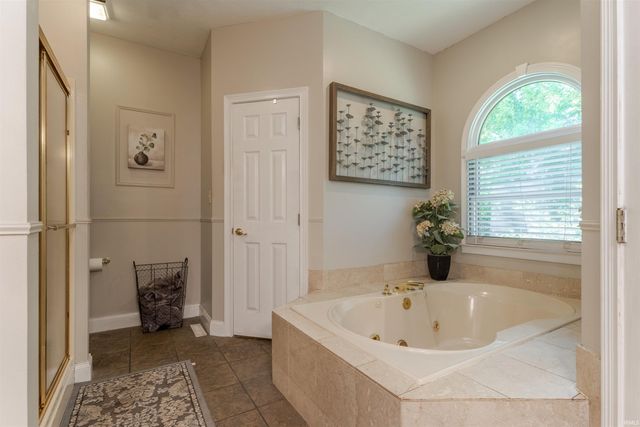 2200 Eaglewood Drive, Newburgh, IN 47630