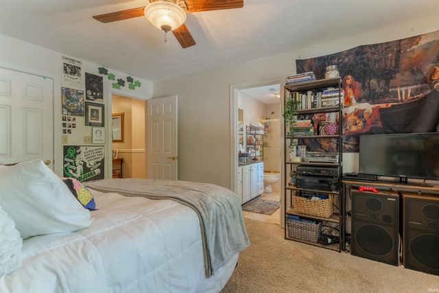 2200 Eaglewood Drive, Newburgh, IN 47630