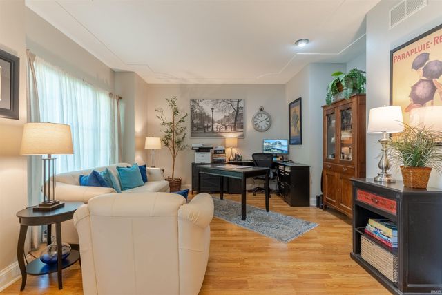 2200 Eaglewood Drive, Newburgh, IN 47630