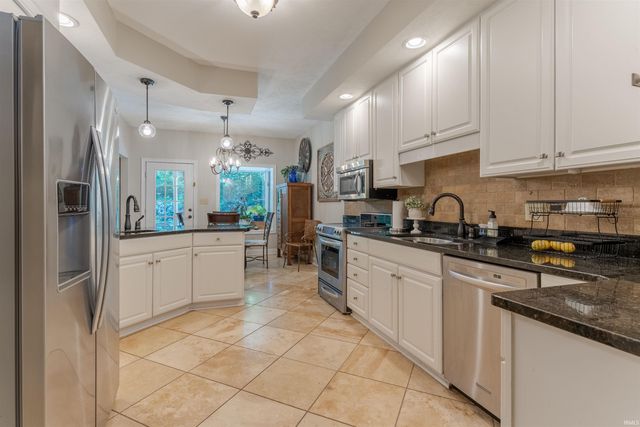 2200 Eaglewood Drive, Newburgh, IN 47630