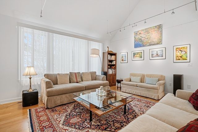 2 Braeburn Ln 2, Ashland, MA 01721