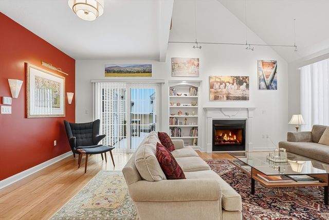 2 Braeburn Ln 2, Ashland, MA 01721