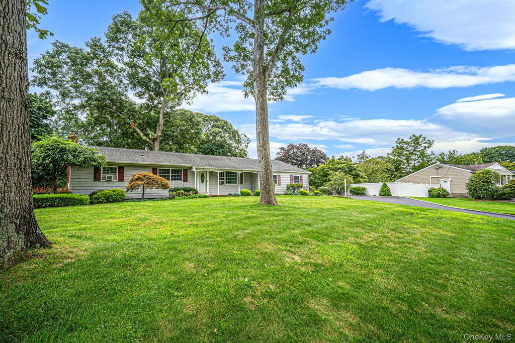 24 Spruce Street, Smithtown, NY 11787 — photo 2