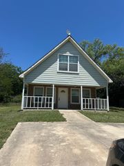 10910 Shady Oaks Drive, Runaway Bay, TX 76426